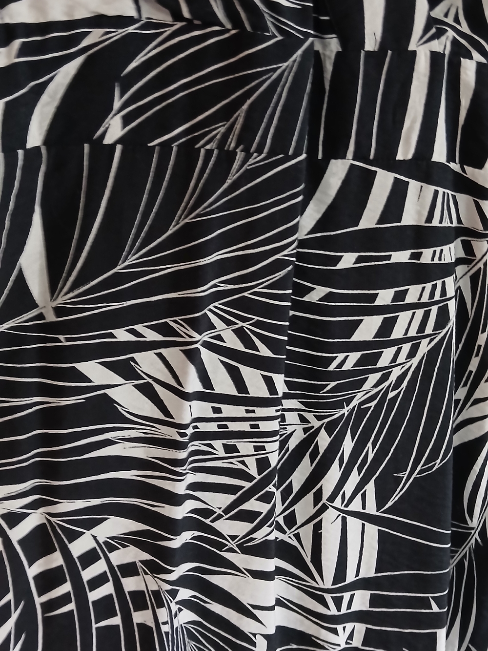 Suzy Shier Black & White Palm-Print V-Neck Modo Sun Dress - Picture 3 of 7